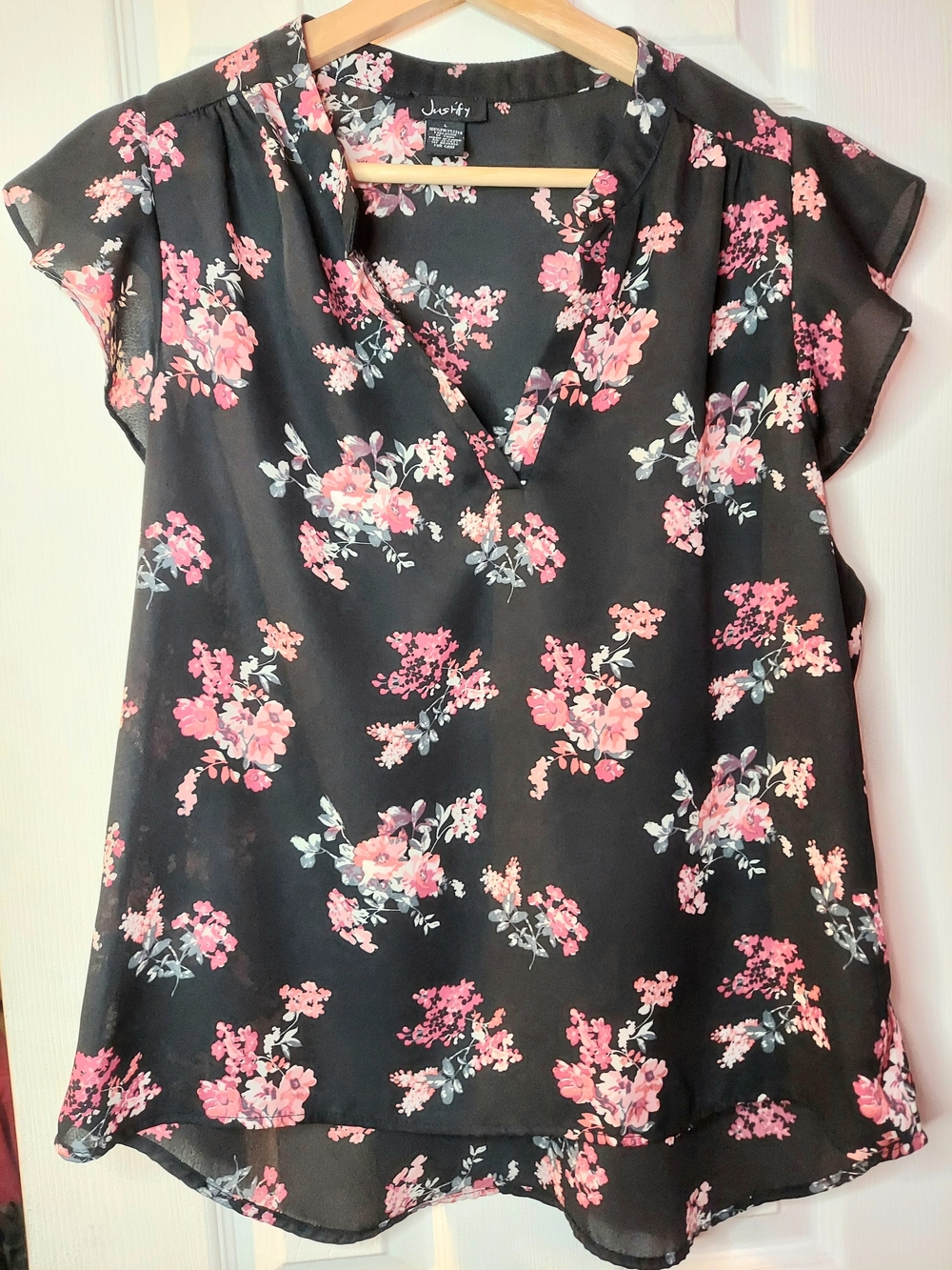Justify Black Floral Split-Neck Cap Sleeve Blouse